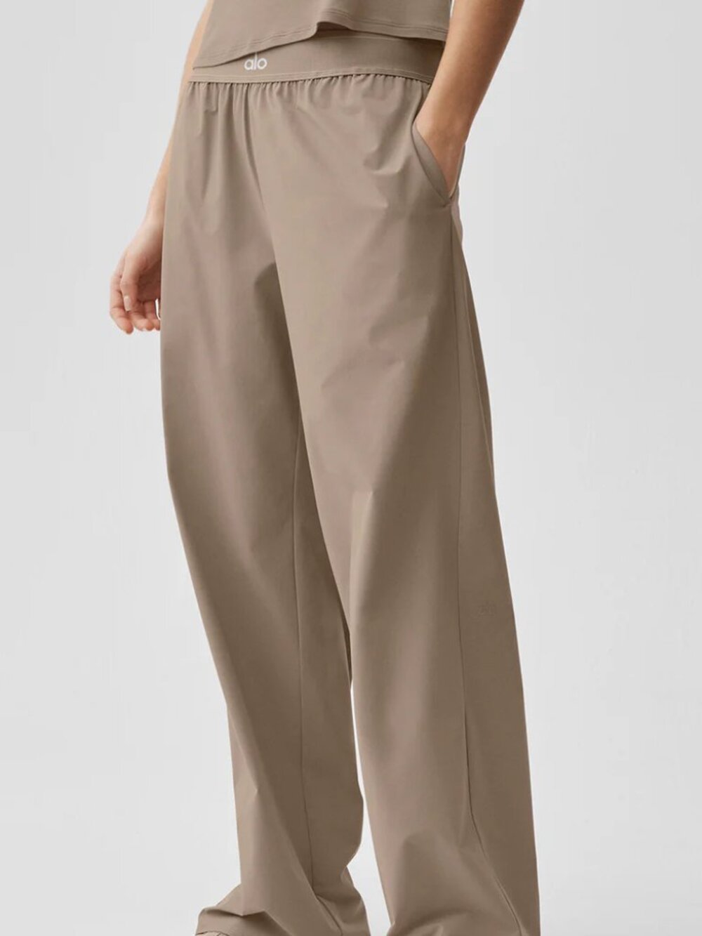 ALO Yoga Wide-Leg Trousers in Taupe